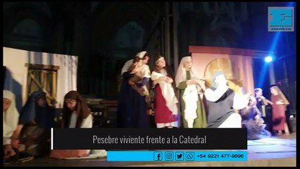 Más de 30 actores representaron esta noche el pesebre viviente frente a la Catedral