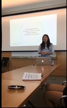 Esta chica se desnuda tras las críticas de la profesora a su aspecto en la presentación de su tesis doctoral