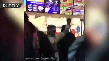 Se disfrazan de miembros del Estado Islámico y siembran el terror en un centro comercial