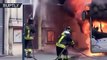Este autobús se incendia y explota en el centro de Roma