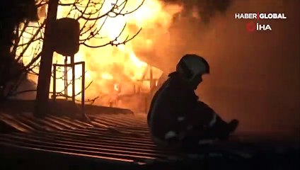 Bursa'da 1 hurdalık, 2 fabrika küle döndü