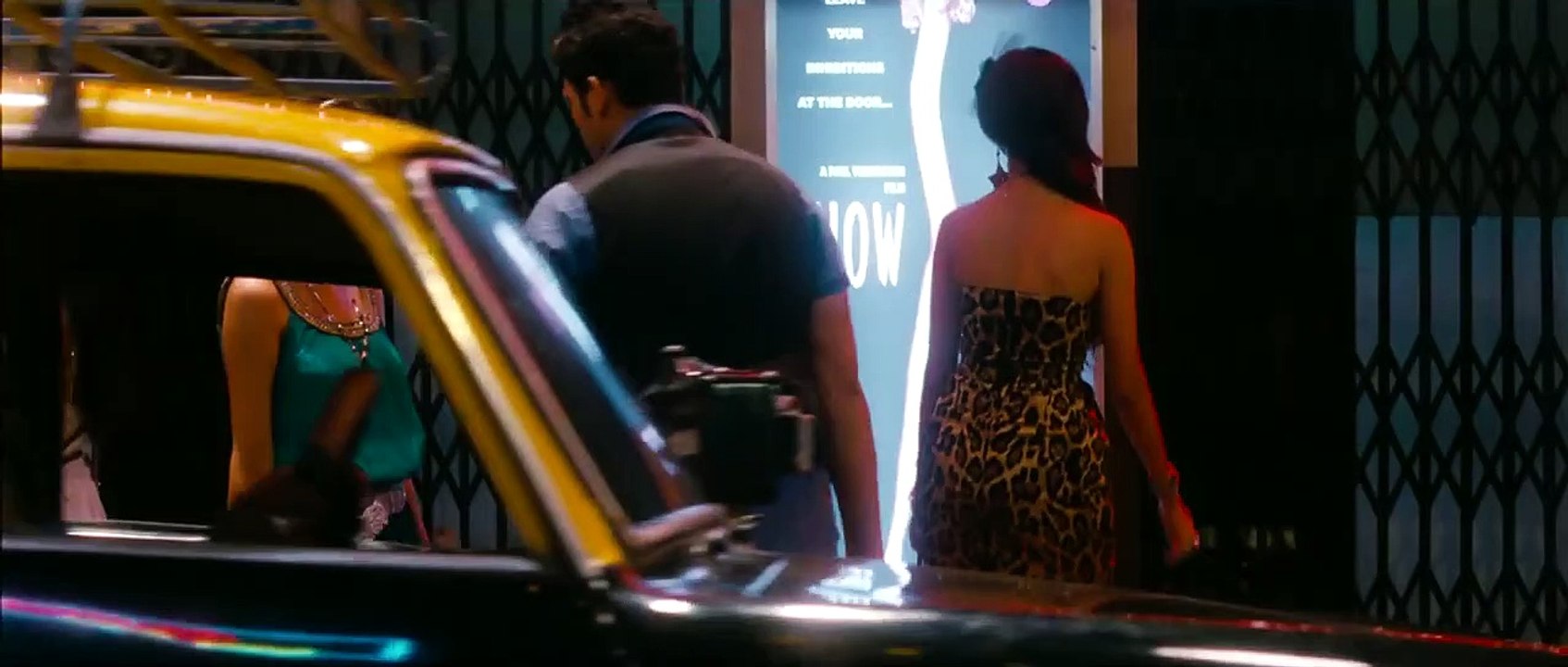 Talaash -  Official Trailer