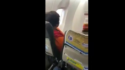 भोपाल सांसद साध्वी प्रज्ञा सिंह ठाकुर के विमान में विवाद का वीडियो वायरल।