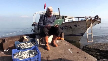 Van Gölü'nde avlanan balıkçı, AA'nın "Yılın Fotoğrafları" oylamasına katıldı