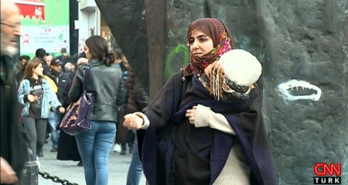 Dilenci kılığına giren CNN Türk muhabiri, 1 saatte 82 lira topladı