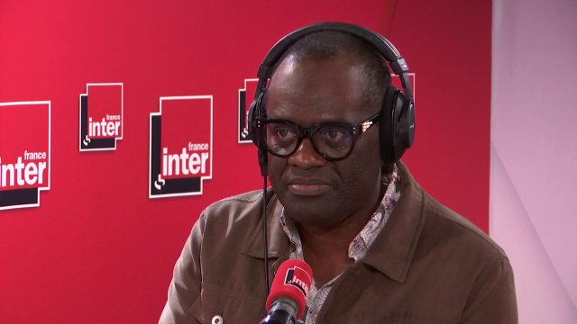 Alain Mabanckou : En France, on a tendance à découvrir que les Chinois sont en Afrique. Mais moi en 1966, j'allais dans une école construite par les Chinois ! Ils sont là depuis longtemps, et la France se sent un peu cocufiée colonialement par la Chine
