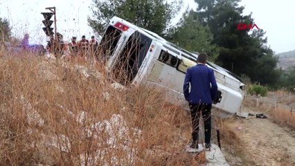Denizli'de yolcu midibüsü devrildi: 1 ölü, 20 yaralı