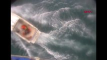 Köpek balığı saldırısına uğrayan sörfçü helikopterle kurtarıldı