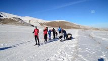 Bitlisli kayakçılar, Nemrut Dağı'nda şampiyonalara hazırlanıyor