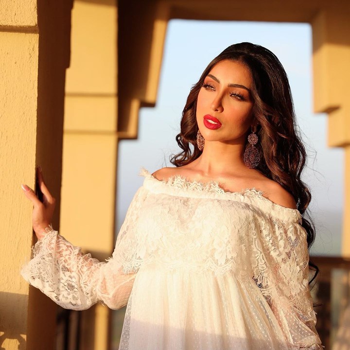 دنيا بطمة تعلق بشكل صريح على اتهامها بابتزاز وفضح المشاهير والفنانين