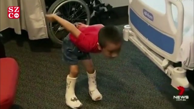 Kalpleri ısıtan görüntü! Yardımlar sayesinde ilk adımlarını attı