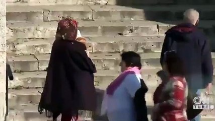 Muhabir dilenci kılığına girdi! 1 saate bakın ne kadar topladı