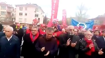 DİSK Çalışma Bakanlığı önündeydi: İnsan onuruna yaraşır asgari ücret bir haktır, bir lütuf değil