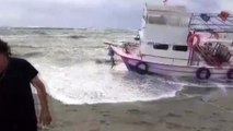 Ayvalık'ta fırtına nedeniyle balıkçı tekneleri alabora oldu