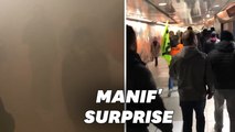 Action surprise des grévistes Gare de Lyon, dans les couloirs de la ligne 1