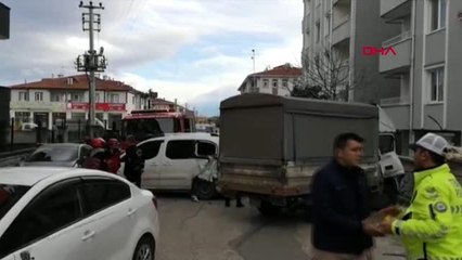 Sakarya kamyonet, yol kenarında yürüyen çifte çarptı 1 ölü, 1 yaralı