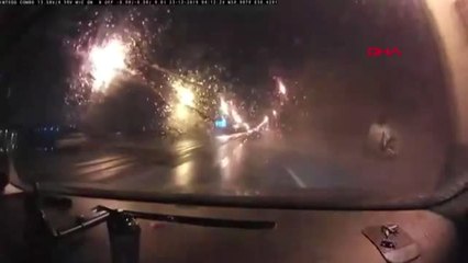 Rusya'da bir beton mikseri araca çarptıktan sonra nehre uçtu