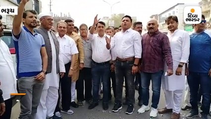 ઝારખંડ વિભાનસભામાં JMM સાથેના ગઠબંધનના વિજયની કોંગ્રેસના કાર્યકરોએ ફટાકડા ફોડીને ઉજવણી કરી