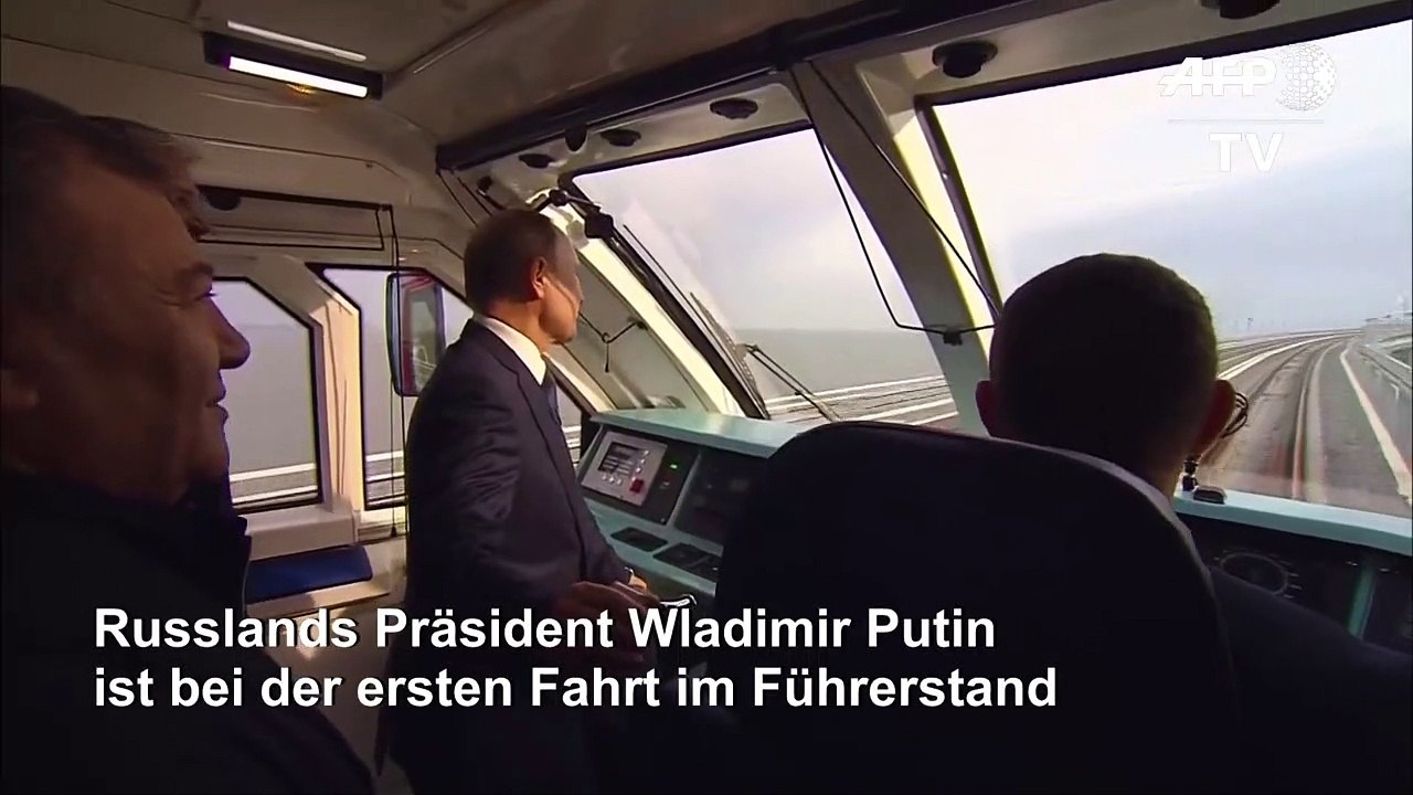 Putin eröffnet Bahn-Brücke auf die Krim