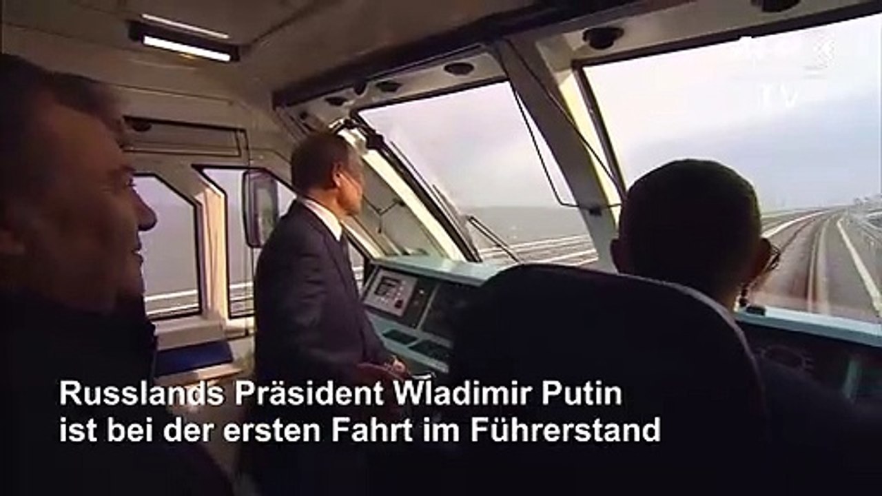 Putin eröffnet bahn-brücke auf die krim