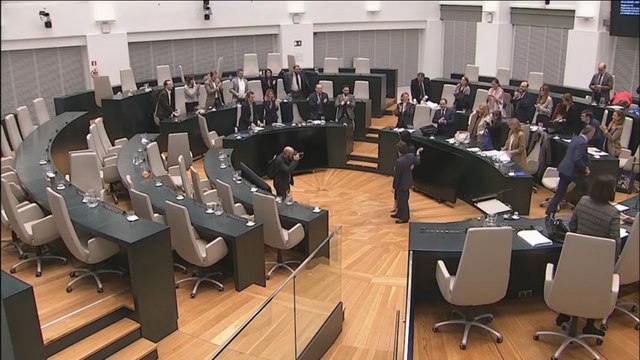 Los presupuestos de Madrid salen adelante con la abstención de Vox