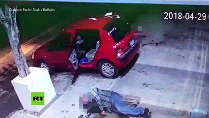 ¡Imágenes muy fuertes!: Captan este doble homicidio por fuera de un bar