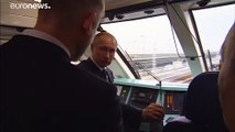 Putin inaugura ligação ferroviária com a Crimeia