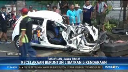 Polisi Olah TKP Kecelakaan Maut Pasuruan