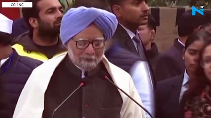 Watch: Sonia,Rahul, Manmohan  read Constitution's Preamble at Raj Ghat protest