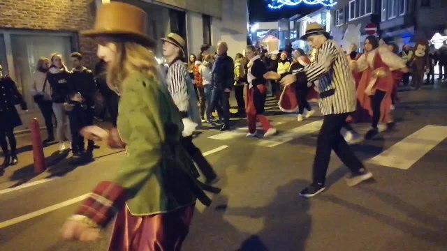 Cortège de Noël féerique dans les rues du centre-ville de Mouscron