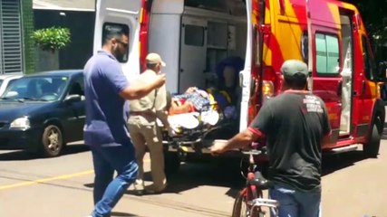 Ciclista colide com caminhonete na Avenida Brasil, no Centro
