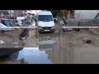 Ora News - Rrugët e “lëna rrugëve”, përmbytet Unaza e Re, rrezik nga pusetat