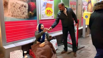 Uluslararası Demokratlar Birliğinden Stockholm'deki evsizlere yardım