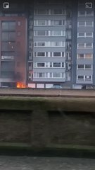 Une voiture en feu sur le quai de l’Ourthe à Liège