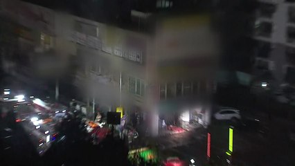 서울 방학동 아파트 상가에서 불...4명 다쳐 / YTN