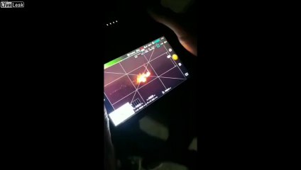 Ces idiots enflamment une montagne avec des feux d'artifices !