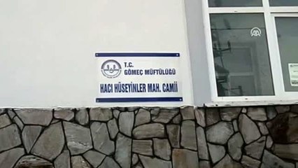 Yıldırım isabet eden camide hasar oluştu