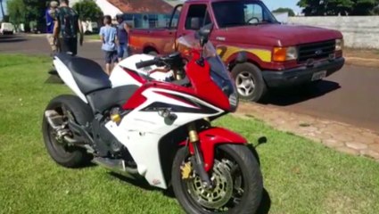 Motociclista fica ferido ao bater com caminhonete no Bairro Santa Cruz