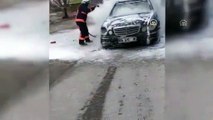 Malatya'da seyir halindeki lüks araç yandı