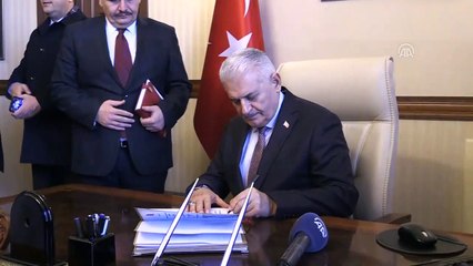 Binali Yıldırım Erzincan'da ziyaretlerde bulundu