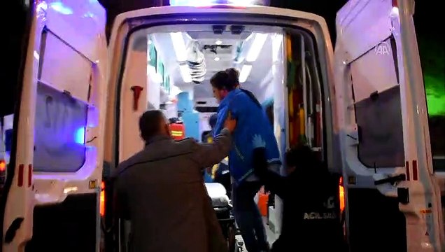Otomobil ile minibüsün çarpışması sonucu 5 kişi yaralandı - ORDU