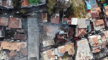 Fatih’te yanan ahşap bina drone ile görüntülendi