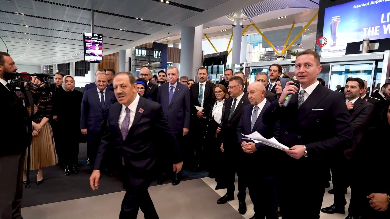 Cumhurbaşkanı Erdoğan 50 milyoncu yolcuya plaket verdi