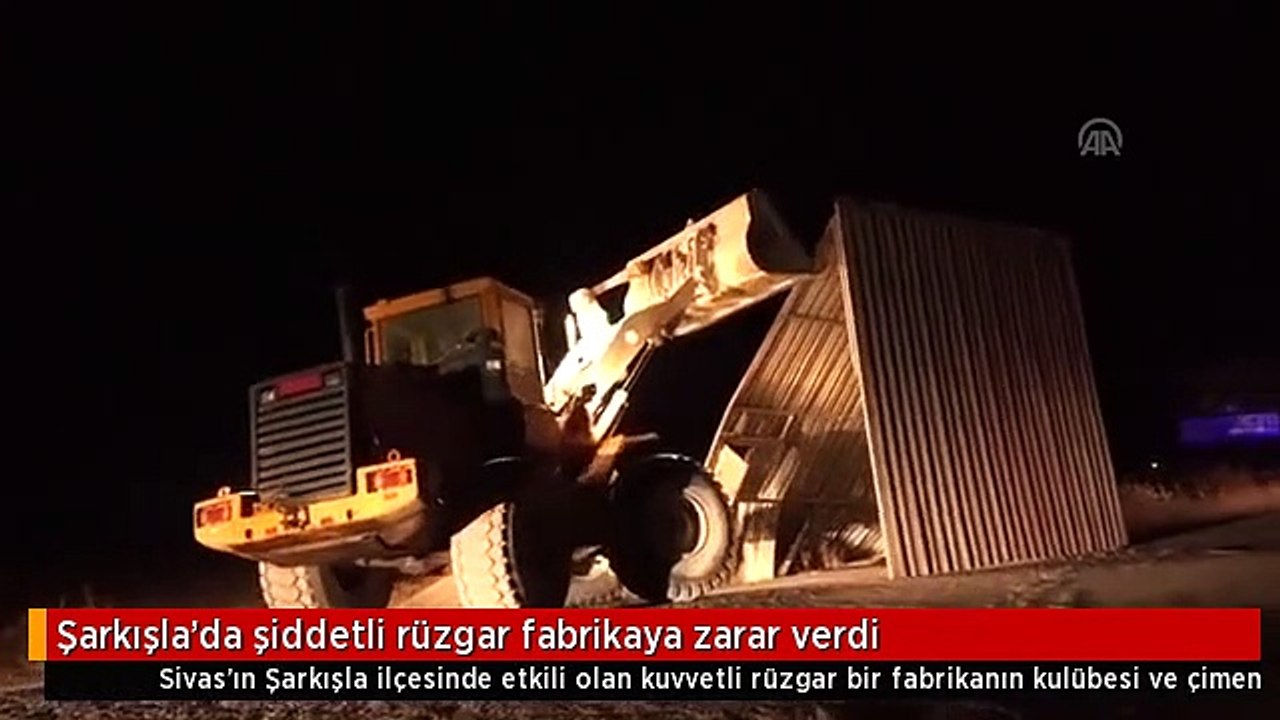 Şarkışla'da şiddetli rüzgar fabrikaya zarar verdi