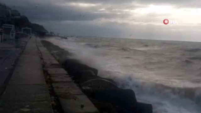Lodos Silivri’de teknelere zarar verdi