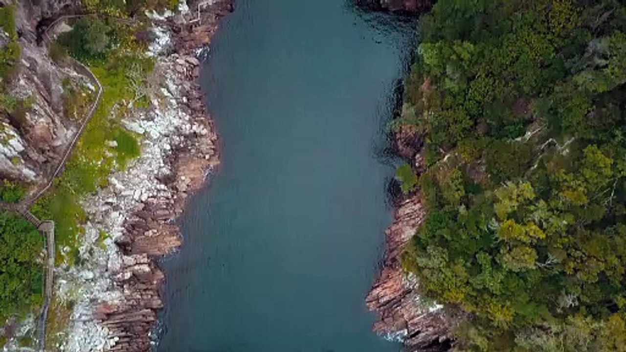 Taryn Elliott - A River Cut Through The Mountains Valley - Nature (No Copyright Video 96) [4K]