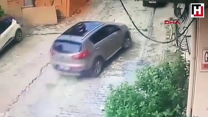Este niño de tres años sale ileso tras ser atropellado por su madre