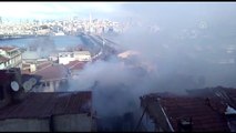 Fatih'te ahşap binada yangın - İSTANBUL