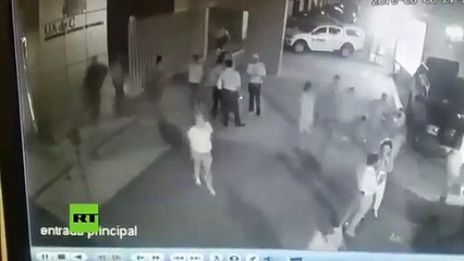 Así asesinan a tiros a un político mexicano mientras se hacía una 'selfi' con una seguidora