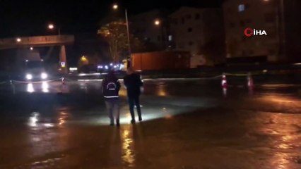 Kavgayı ayıran bekçiyi silahla yaralayıp kaçtılar